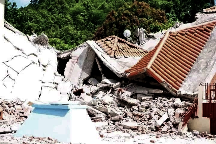 3Des constructions non parasismiques en beton sont detruites.jpg